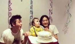 女儿演戏爸爸吃瓜视频,爸爸吃瓜笑翻，女儿演戏萌态十足