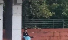 大学老师吃瓜视频,吃瓜视频引发网友热议